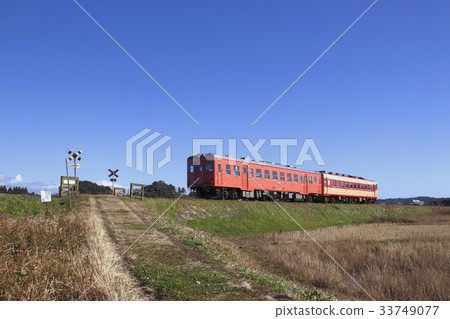 五十鈴鐵路快線（第二個銀川町鐵路道口） 33749077