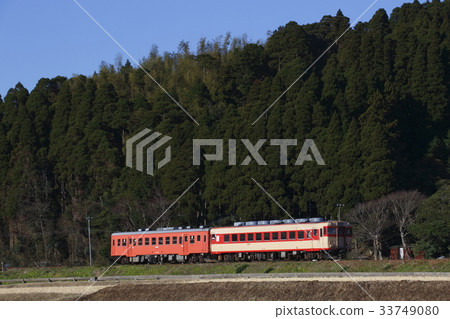 Isuimi Railway Kiha 52 + Kiha 28 33749080