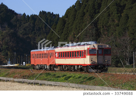 Isuimi Railway Kiha 52 + Kiha 28 33749088