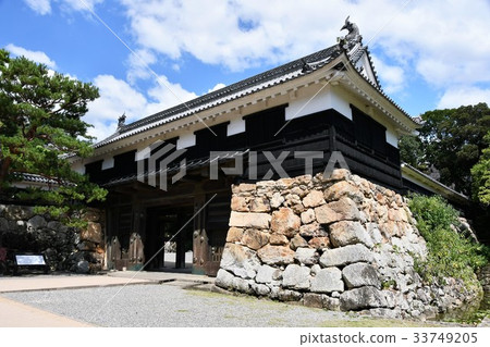 Kochi城堡Otemon Tsumumon Tenmon Honmaru宮殿黑鐵門在夏天 33749205