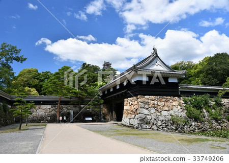 Kochi城堡Otemon Tsumumon Tenmon Honmaru宮殿黑鐵門在夏天 33749206