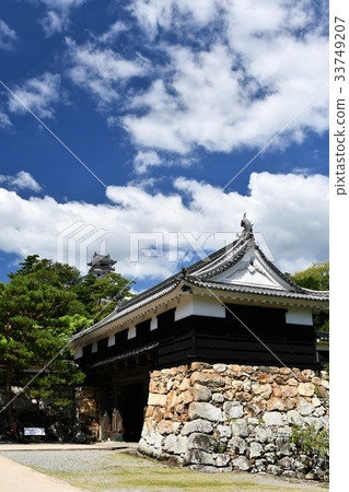 Kochi城堡Otemon Tsumumon Tenmon Honmaru宮殿黑鐵門在夏天 33749207