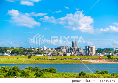 Yodogawa riverbed and the city line of Hirakata city Yodogawa riverbed and the city line of Hirakata city 33749375
