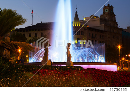 Catalonia Square in night Barcelona, Spain Catalonia Square in night Barcelona, Spain 33750565