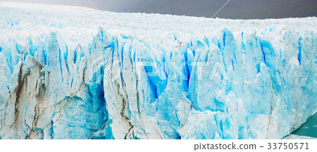 Vertical edge of glacier Perito Moreno 33750571