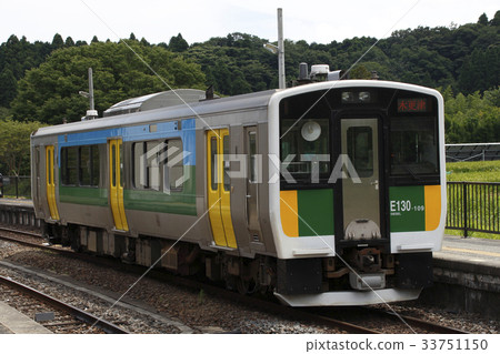 久留裡線木葉E130系停靠在久留里站（木更津⇔久留裡） 33751150