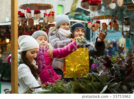 Family with children purchasing toys Family with children purchasing toys 33753962