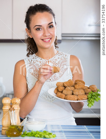 girl with tasty breadcrumbed crocchette girl with tasty breadcrumbed crocchette 33754196