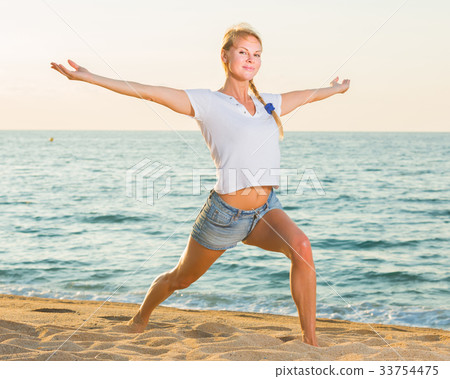 Portrait of sportswoman which is doing excercises on endurance Portrait of sportswoman which is doing excercises on endurance 33754475