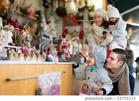 Happy family of four at Christmas market 33755172