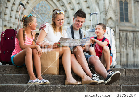 Family of tourists reading map Family of tourists reading map 33755297