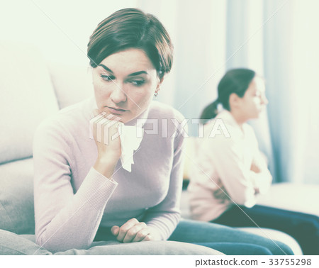 Mother and daughter take offense 33755298