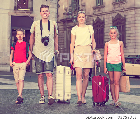 Traveling family walking along city Traveling family walking along city 33755315