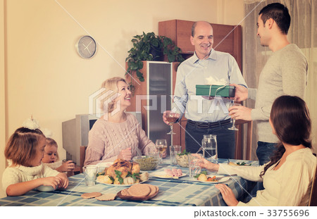 family at festive dinner 33755696