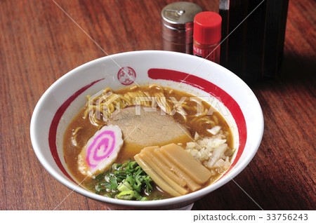 roast pork and bamboo shoots noodles 33756243