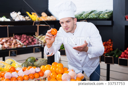 Male cook in grocery shop 33757753