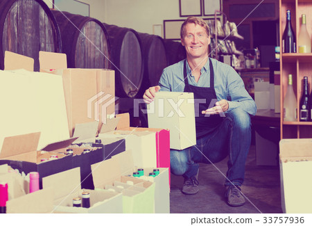 Male worker with big package in hands 33757936