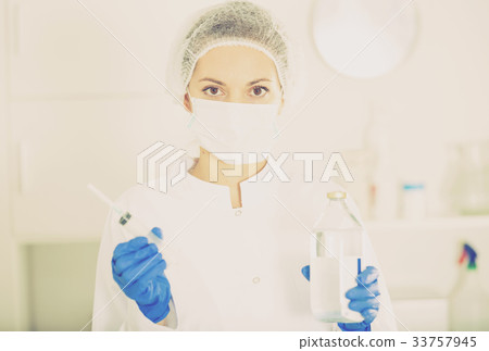 Nurse making injection Nurse making injection 33757945