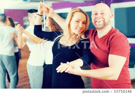 Couples enjoying of partner dance 33758146