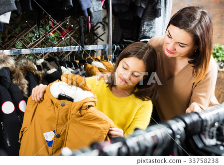 Family in children’s cloths shop 33758238