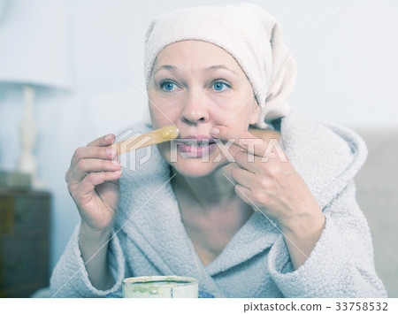 Woman doing body hair removal Woman doing body hair removal 33758532