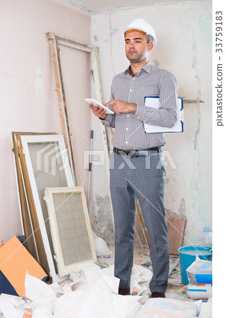 worker with tablet in the hand worker with tablet in the hand 33759183