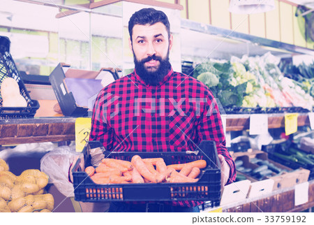 seller showing carrots seller showing carrots 33759192