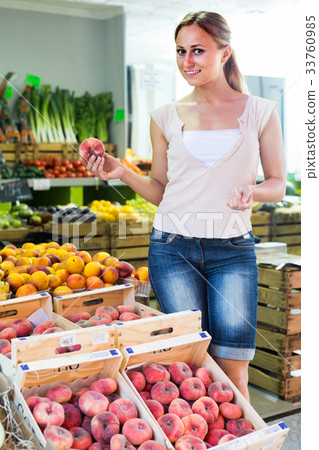 woman picking aromatic peaches woman picking aromatic peaches 33760985