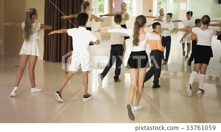 Children learn dance movements in dance class Children learn dance movements in dance class 33761059