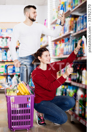 People buying detergents for house 33762170