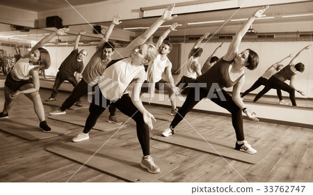men and ladies learning yoga men and ladies learning yoga 33762747