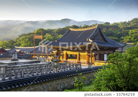 Yangsan Tongdo Temple Daeungjeon and Kum River Stairs (National Treasure No. 290), Tongdosa, Youngsan Mountain, Yangsan City, Gyeongnam Yangsan Tongdo Temple Daeungjeon and Kum River Stairs (National Treasure No. 290), Tongdosa, Youngsan Mountain, Yangsan City, Gyeongnam 33764259