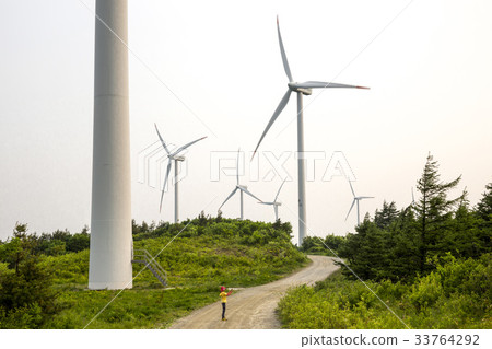 Turbine, Taegisan Wind Power Plant, Taegi-san, Hoengseong-gun, Gangwon-do 33764292