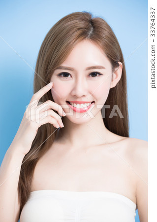 beauty woman smile happily beauty woman smile happily 33764337