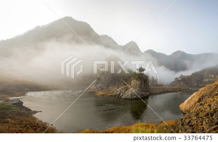 Wongoungbong，Gwacheon，Gangcheoncheon，Yeongdong-gun，Chungbuk 33764475