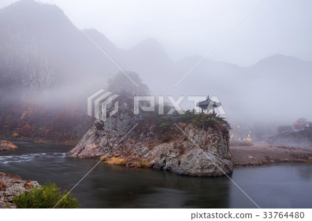 Wolyoungbong, Gwacheon, Gangcheoncheon, Yeongdong-gun, Chungbuk 33764480