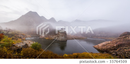 Wolyoungbong, Gwacheon, Gangcheoncheon, Yeongdong-gun, Chungbuk 33764509