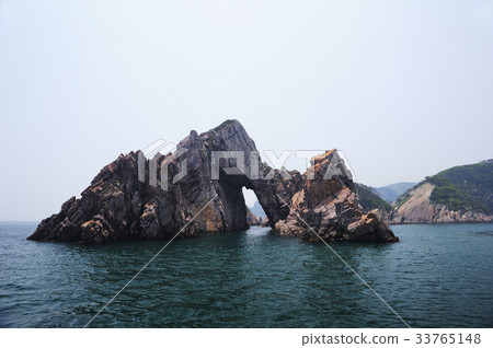 South Moon Rock, Hongdo, Daedong Sea National Park, Sinan County, Jeonnam 33765148