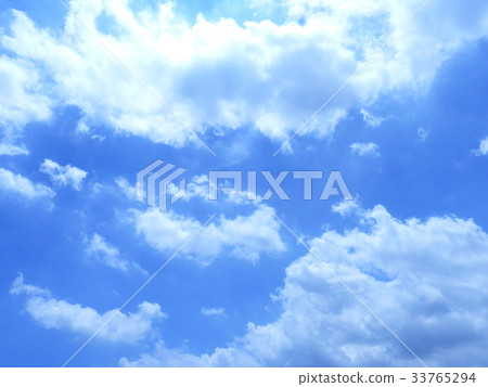 水蒸汽凝結成雲 水蒸汽凝結成雲 33765294