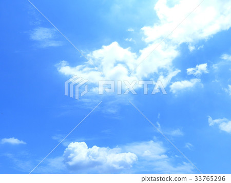 水蒸汽凝結成雲 33765296