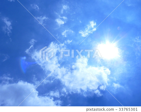 水蒸汽凝結成雲 水蒸汽凝結成雲 33765301