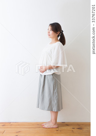 Pregnant woman 33767201