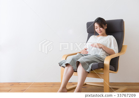 Pregnant woman 33767209