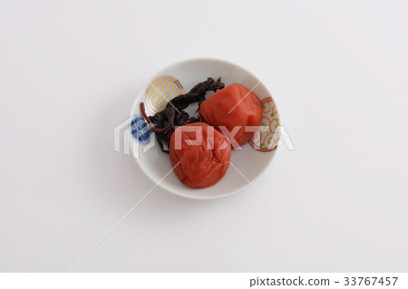 Umeboshi在一個小盤子裡 33767457