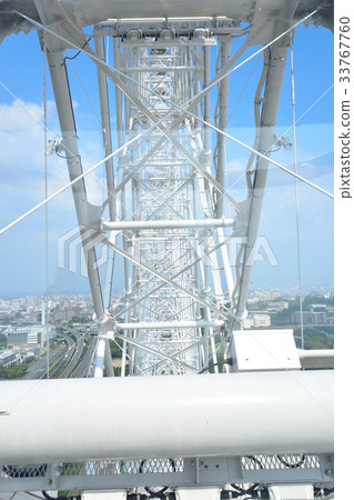 Ferris wheel  33767760