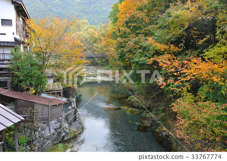 Yuikigawa Onsen in autumn 33767774