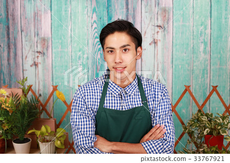 一名微笑的工人 一名微笑的工人 33767921