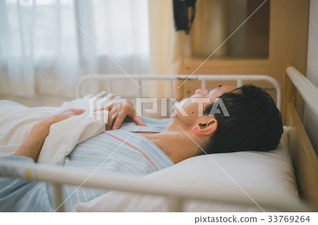 住院 男人 男 33769264