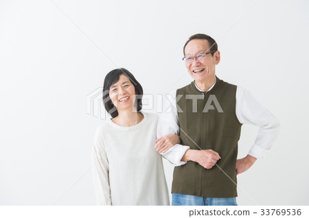 Senior couple 33769536