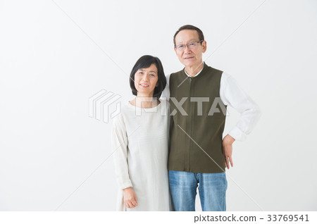 Senior couple 33769541